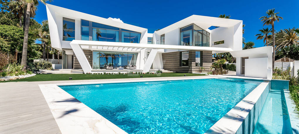 Frontline Beach State-of-the-Art Masterpiece