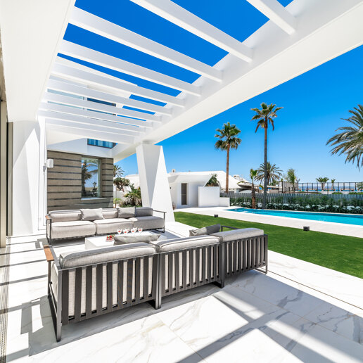 Hochmodernes Meisterwerk in Los Monteros direkt am Strand