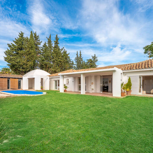 Oportunidad de inversión: Villa con gran parcela y piscina