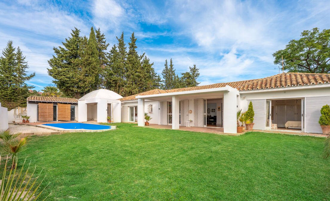 Oportunidad de inversión: Villa con gran parcela y piscina