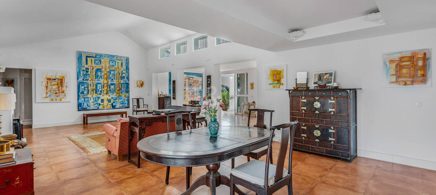 Oportunidad de inversión: Villa con gran parcela y piscina