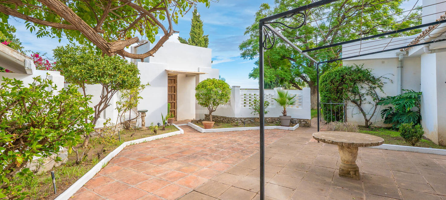 Oportunidad de inversión: Villa con gran parcela y piscina