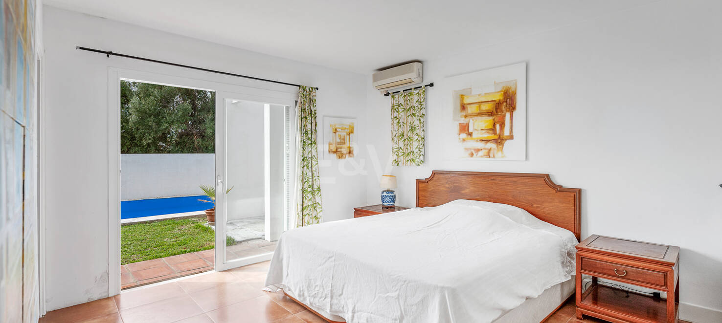 Oportunidad de inversión: Villa con gran parcela y piscina