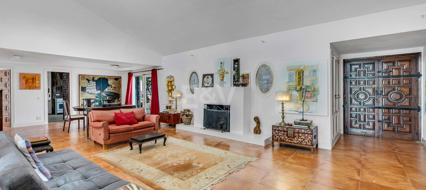 Oportunidad de inversión: Villa con gran parcela y piscina