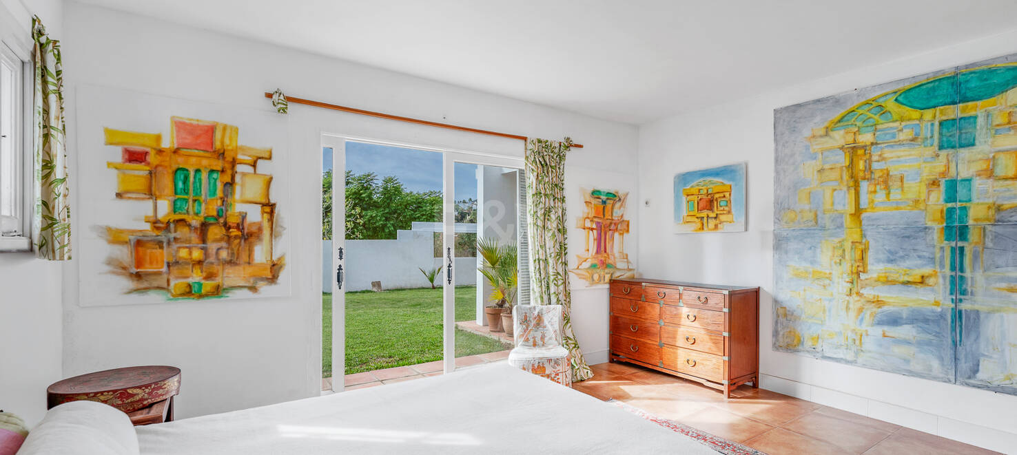 Oportunidad de inversión: Villa con gran parcela y piscina