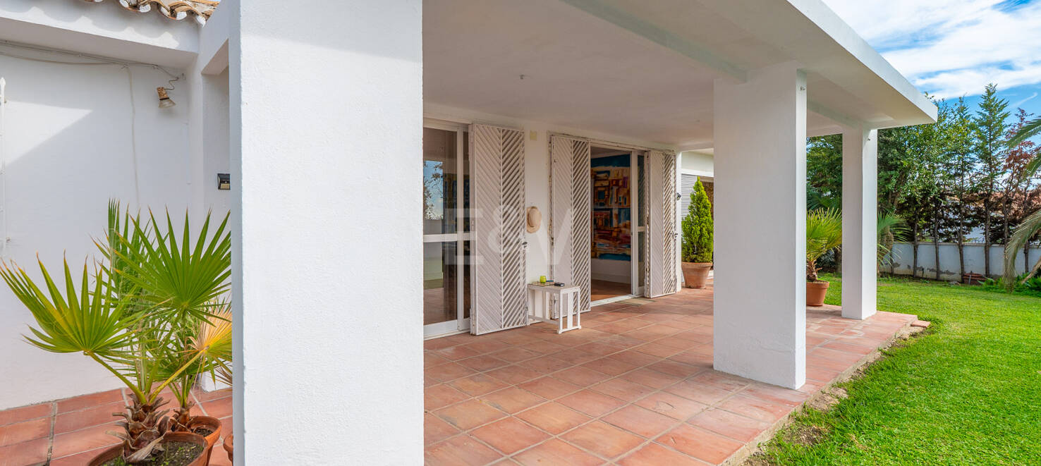 Oportunidad de inversión: Villa con gran parcela y piscina