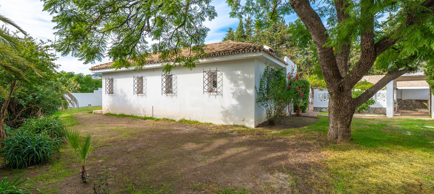 Oportunidad de inversión: Villa con gran parcela y piscina