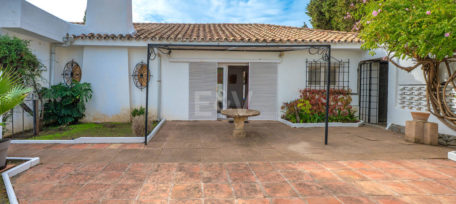 Oportunidad de inversión: Villa con gran parcela y piscina