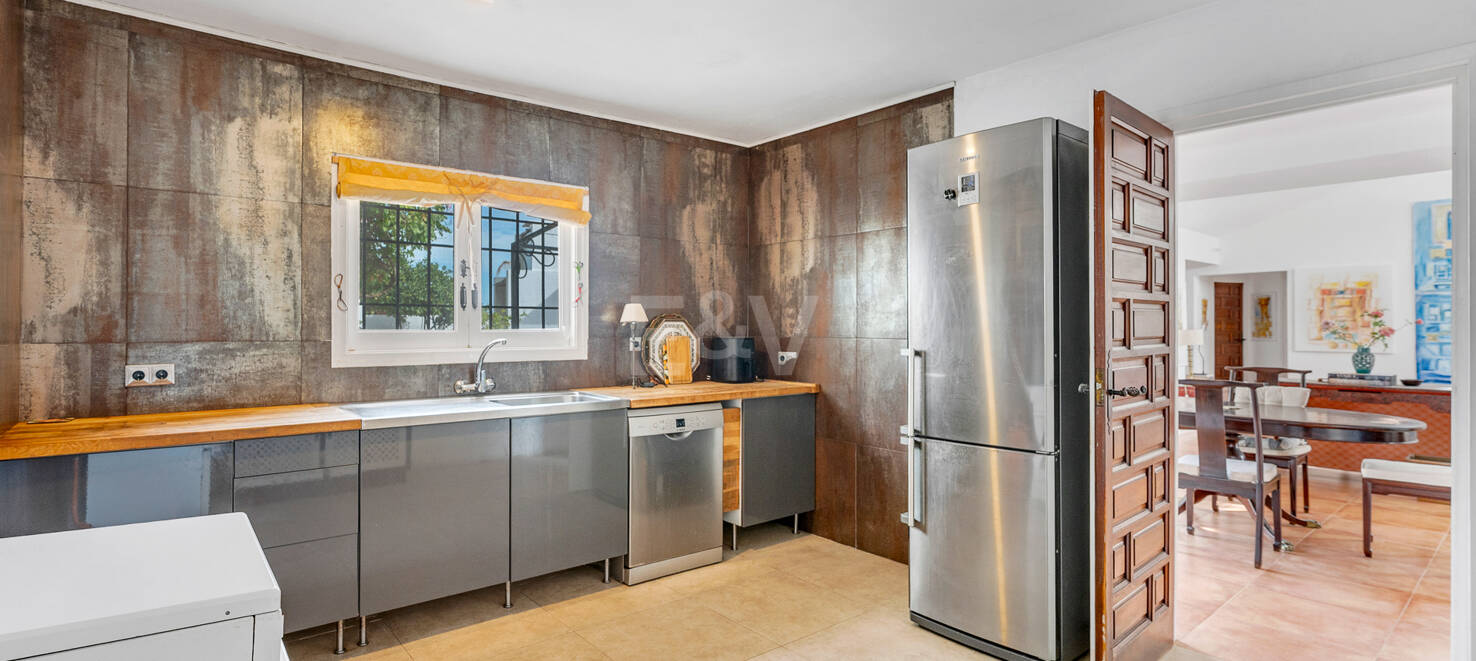 Oportunidad de inversión: Villa con gran parcela y piscina