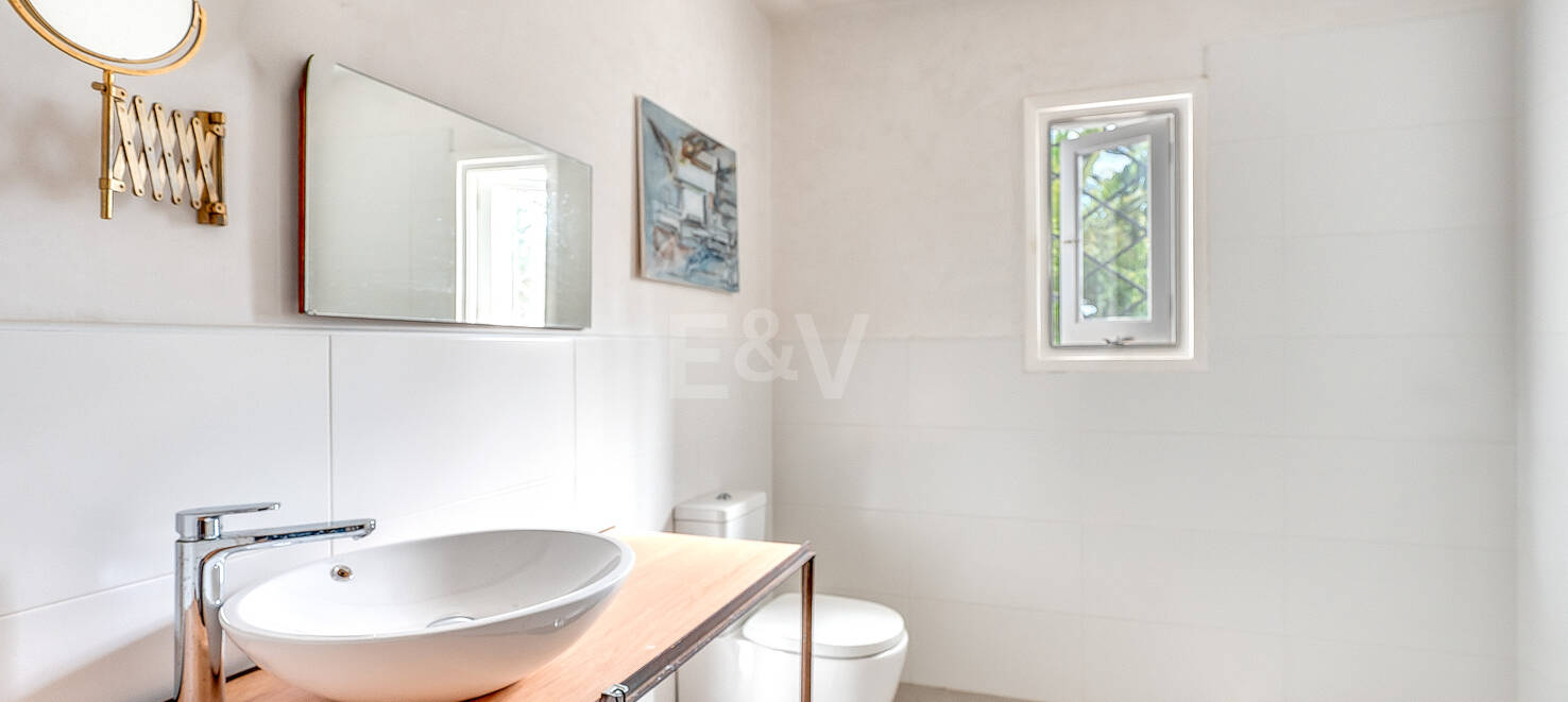 Oportunidad de inversión: Villa con gran parcela y piscina