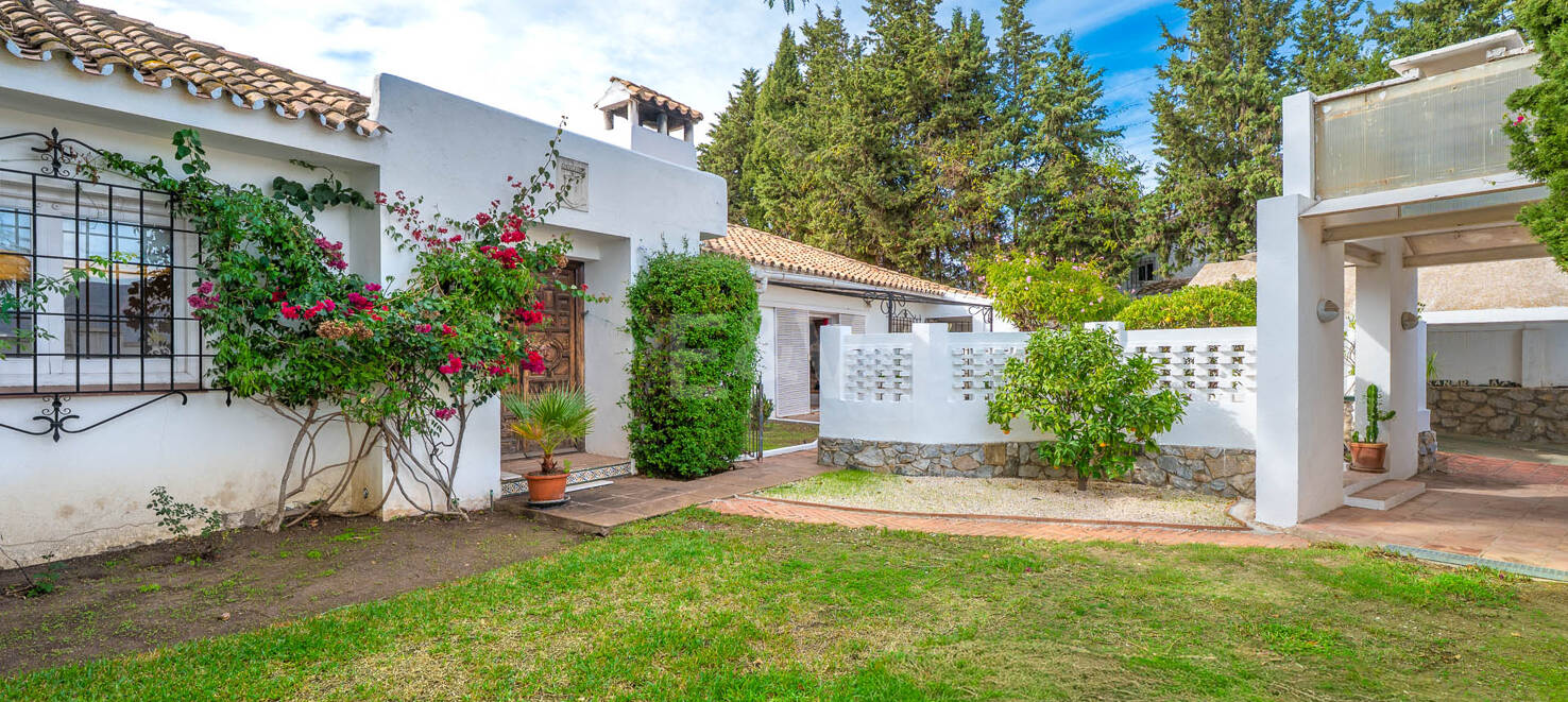 Oportunidad de inversión: Villa con gran parcela y piscina