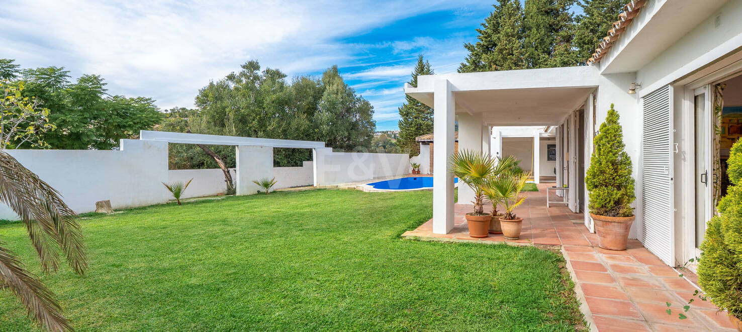 Oportunidad de inversión: Villa con gran parcela y piscina