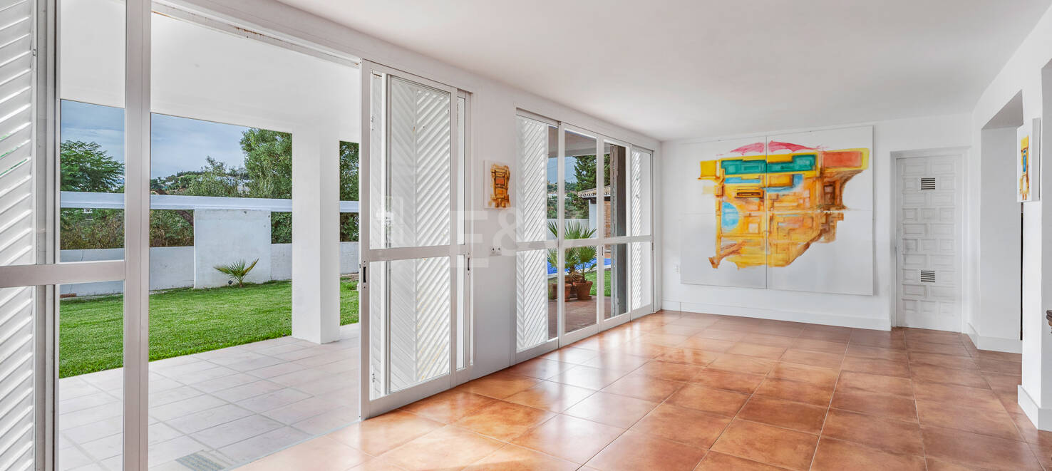 Oportunidad de inversión: Villa con gran parcela y piscina