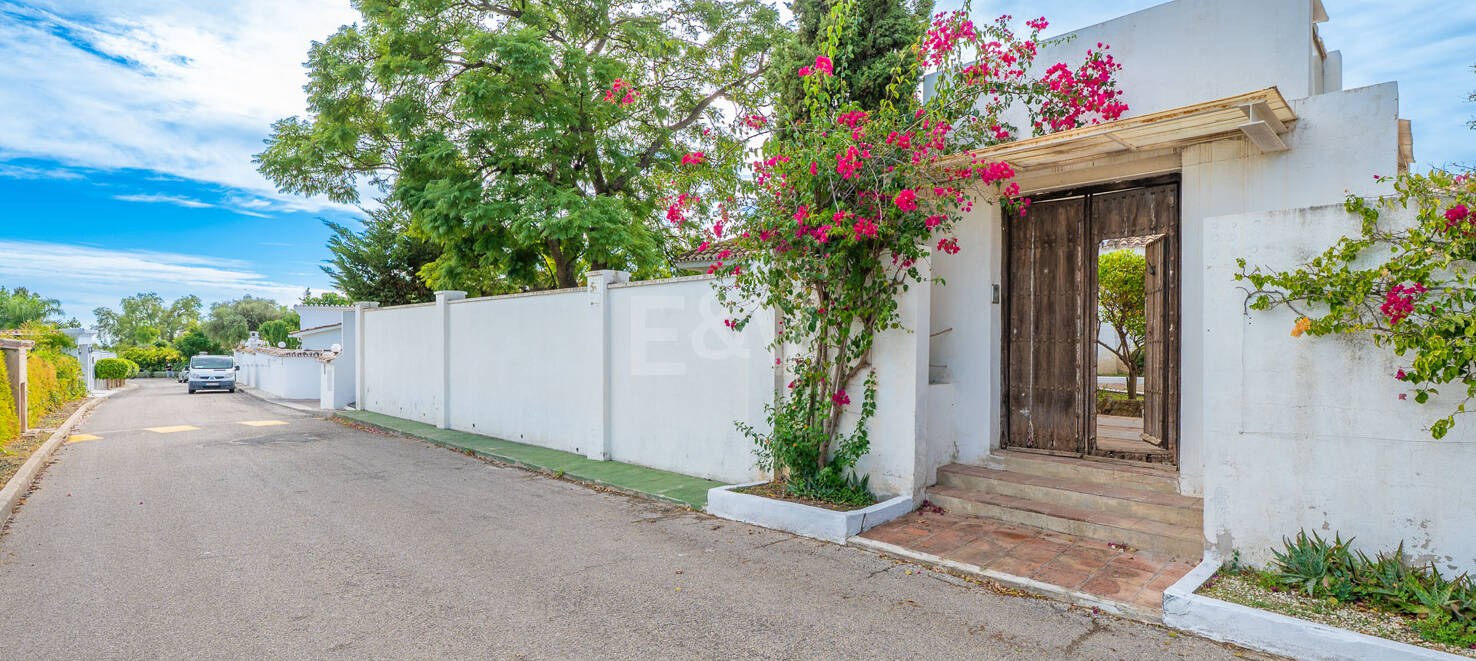 Oportunidad de inversión: Villa con gran parcela y piscina