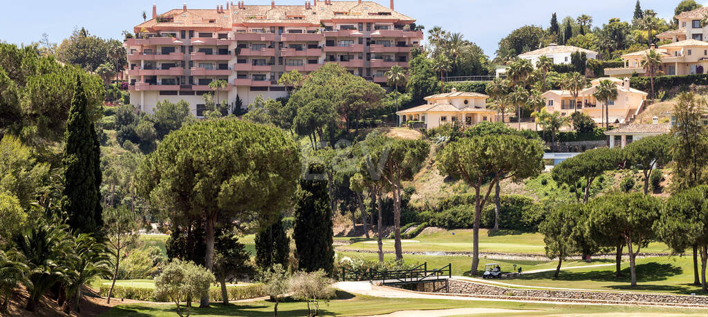Magnífico ático dúplex con vistas panorámicas al mar y al campo de golf