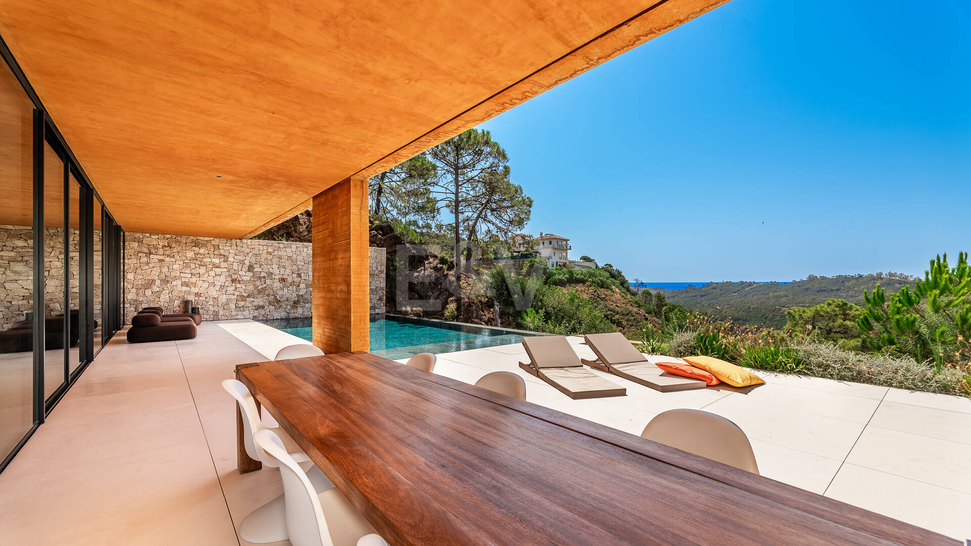 Arkitektur mästerverk med Cutting-Edge Technology, Total Integritet och Panoramautsikt