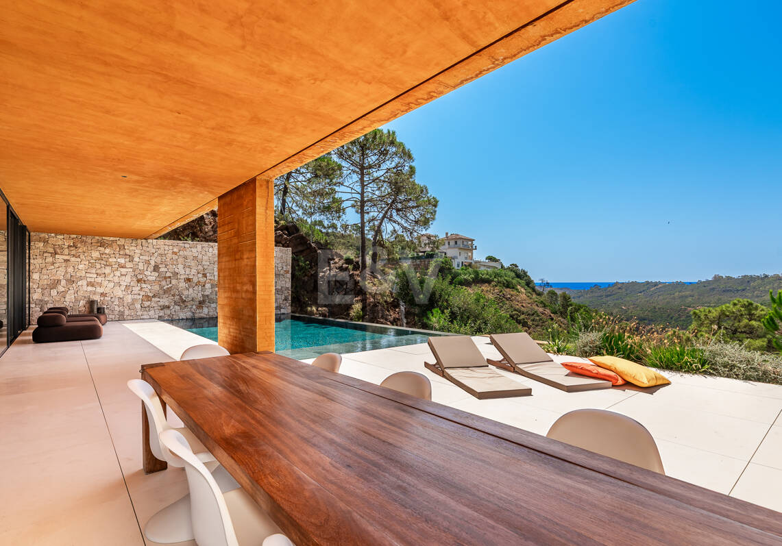 Joya arquitectónica con tecnología avanzada privacidad total y vistas panorámicas