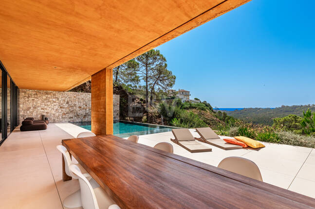 Architektonisches Meisterwerk mit modernster Technik voller Privatsphäre und Panoramablick