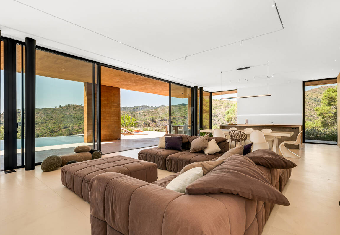 Architektonisches Meisterwerk mit modernster Technik voller Privatsphäre und Panoramablick