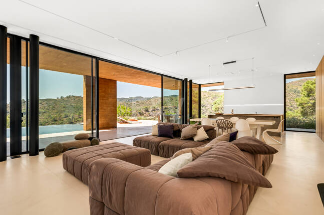 Architektonisches Meisterwerk mit modernster Technik voller Privatsphäre und Panoramablick