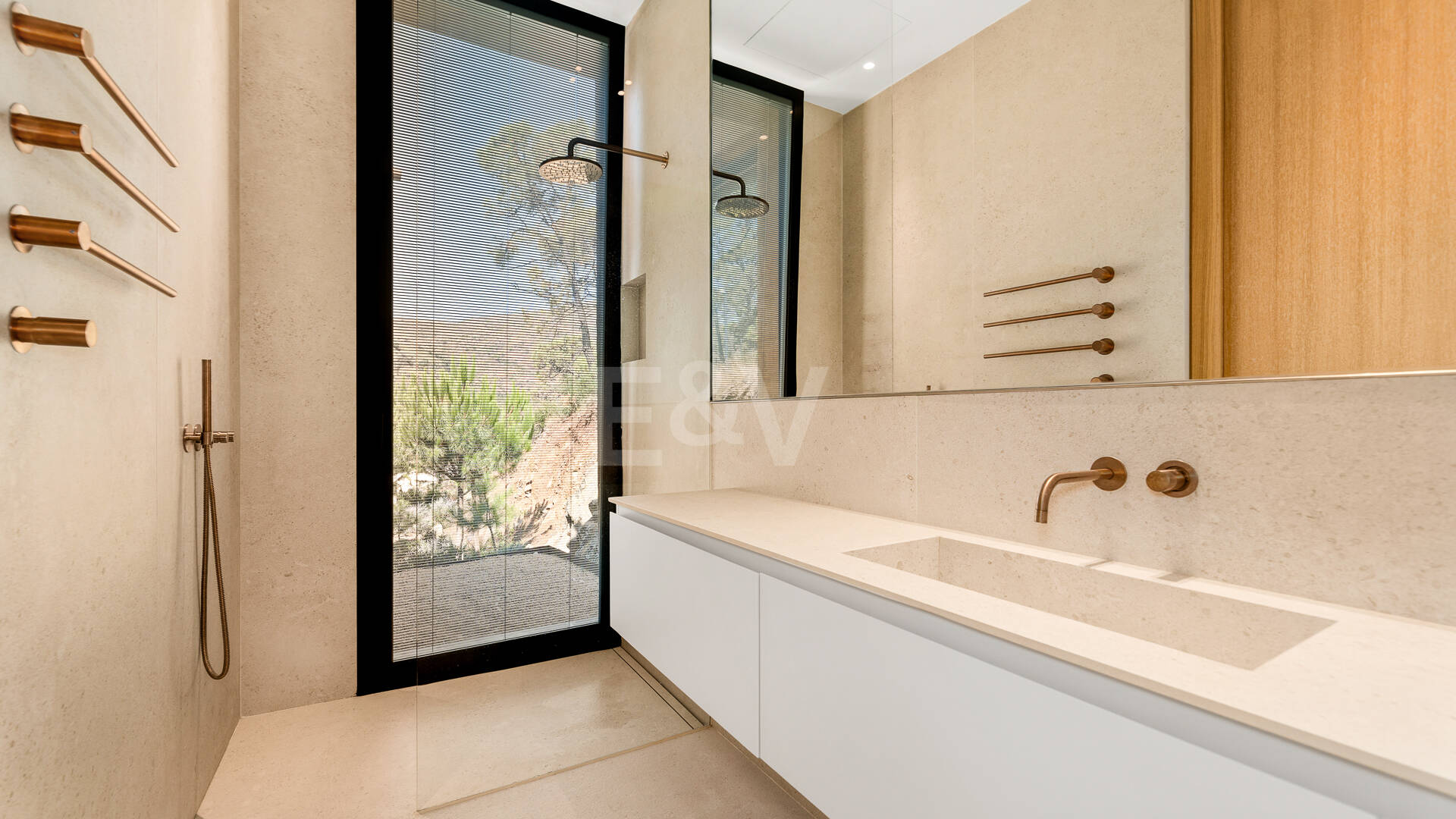 Arkitektur mästerverk med Cutting-Edge Technology, Total Integritet och Panoramautsikt