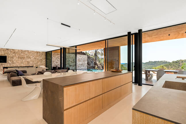 Architektonisches Meisterwerk mit modernster Technik voller Privatsphäre und Panoramablick