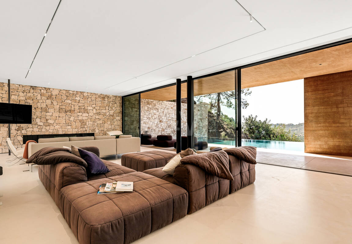 Architektonisches Meisterwerk mit modernster Technik voller Privatsphäre und Panoramablick