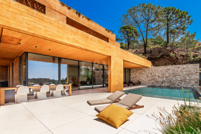 Architektonisches Meisterwerk mit modernster Technik voller Privatsphäre und Panoramablick