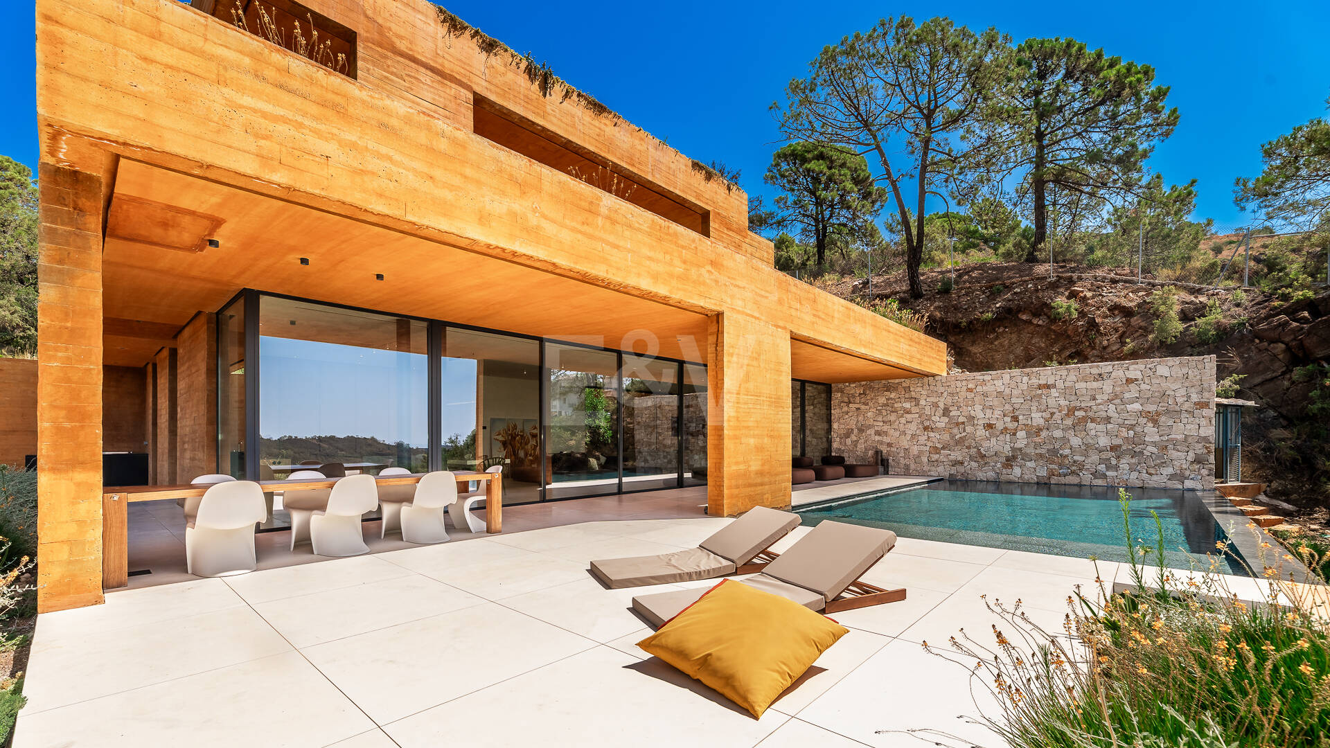 Arkitektur mästerverk med Cutting-Edge Technology, Total Integritet och Panoramautsikt