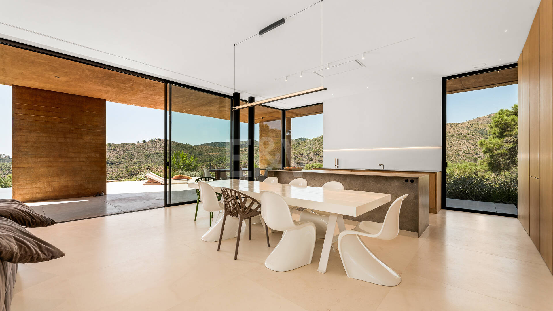 Arkitektur mästerverk med Cutting-Edge Technology, Total Integritet och Panoramautsikt