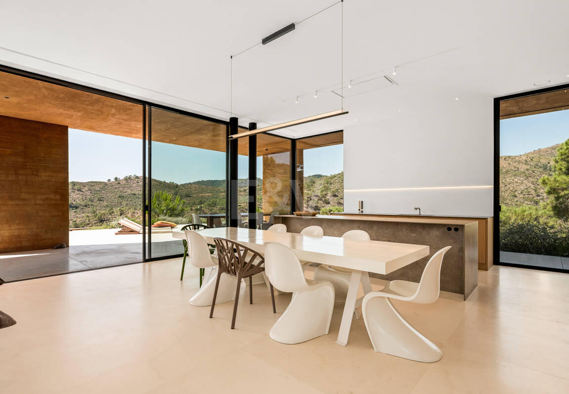 Architektonisches Meisterwerk mit modernster Technik voller Privatsphäre und Panoramablick