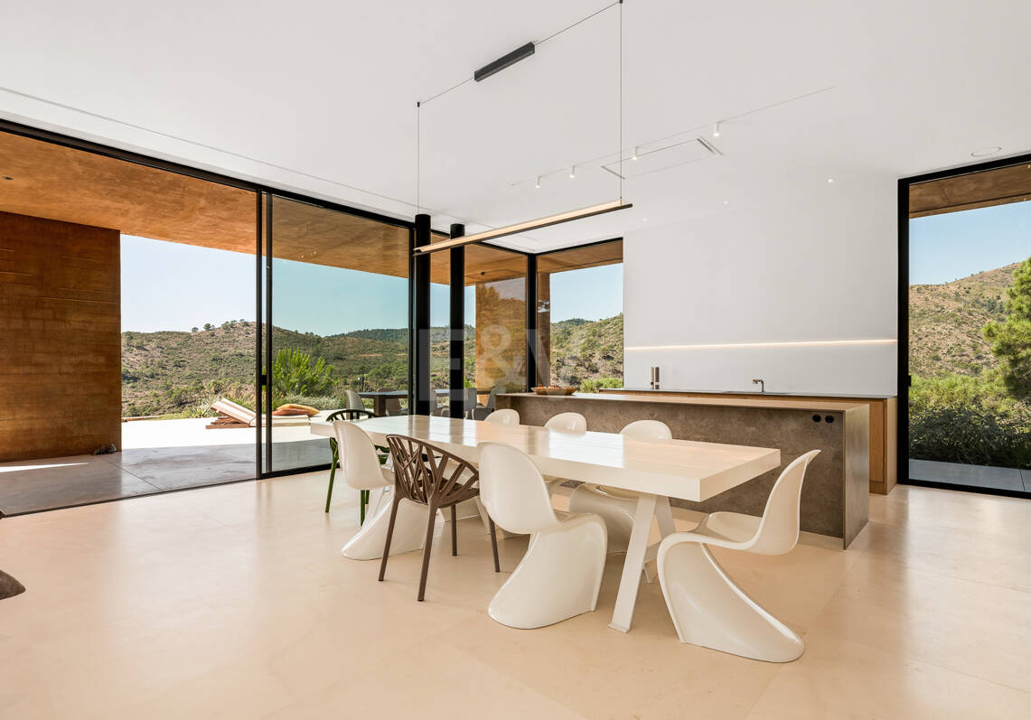 Joya arquitectónica con tecnología avanzada privacidad total y vistas panorámicas