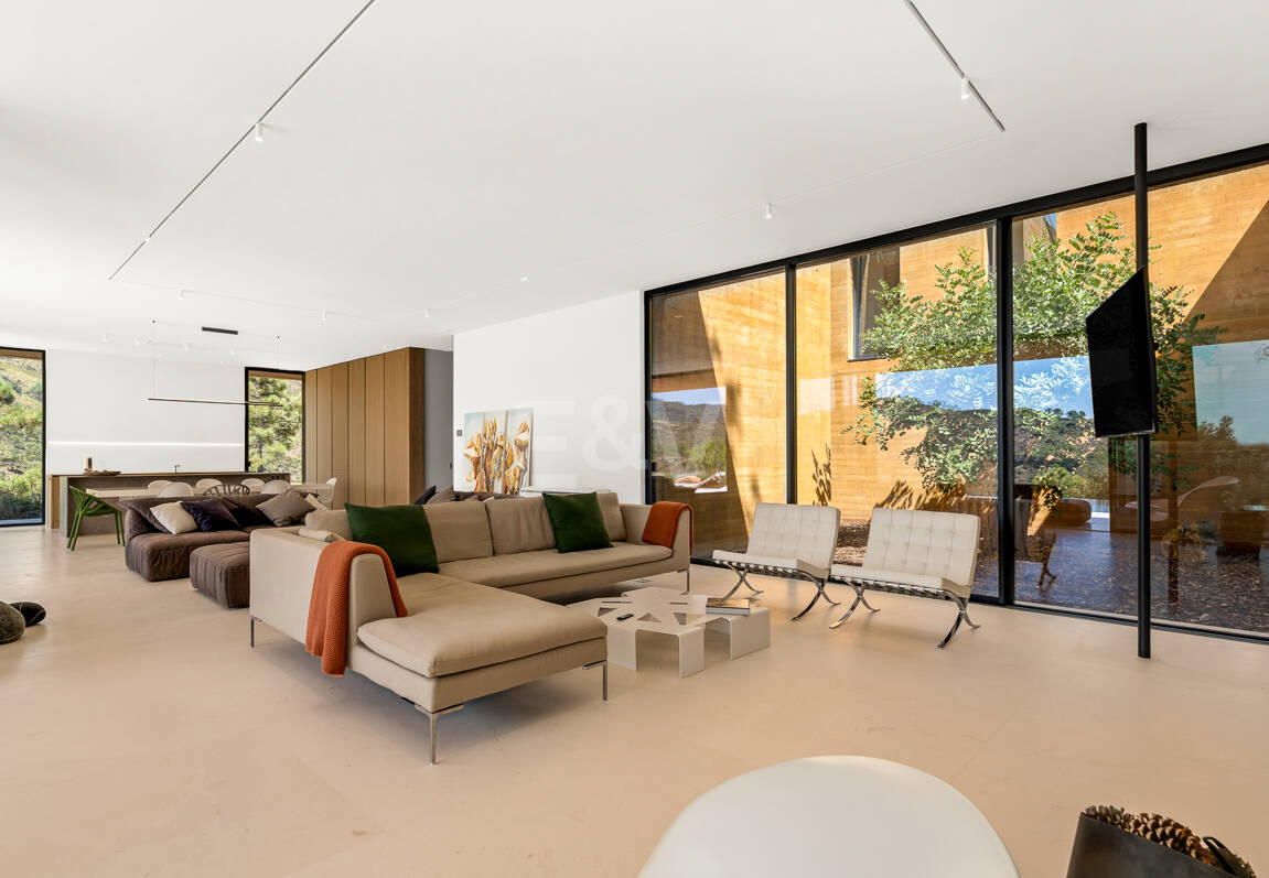 Architektonisches Meisterwerk mit modernster Technik voller Privatsphäre und Panoramablick