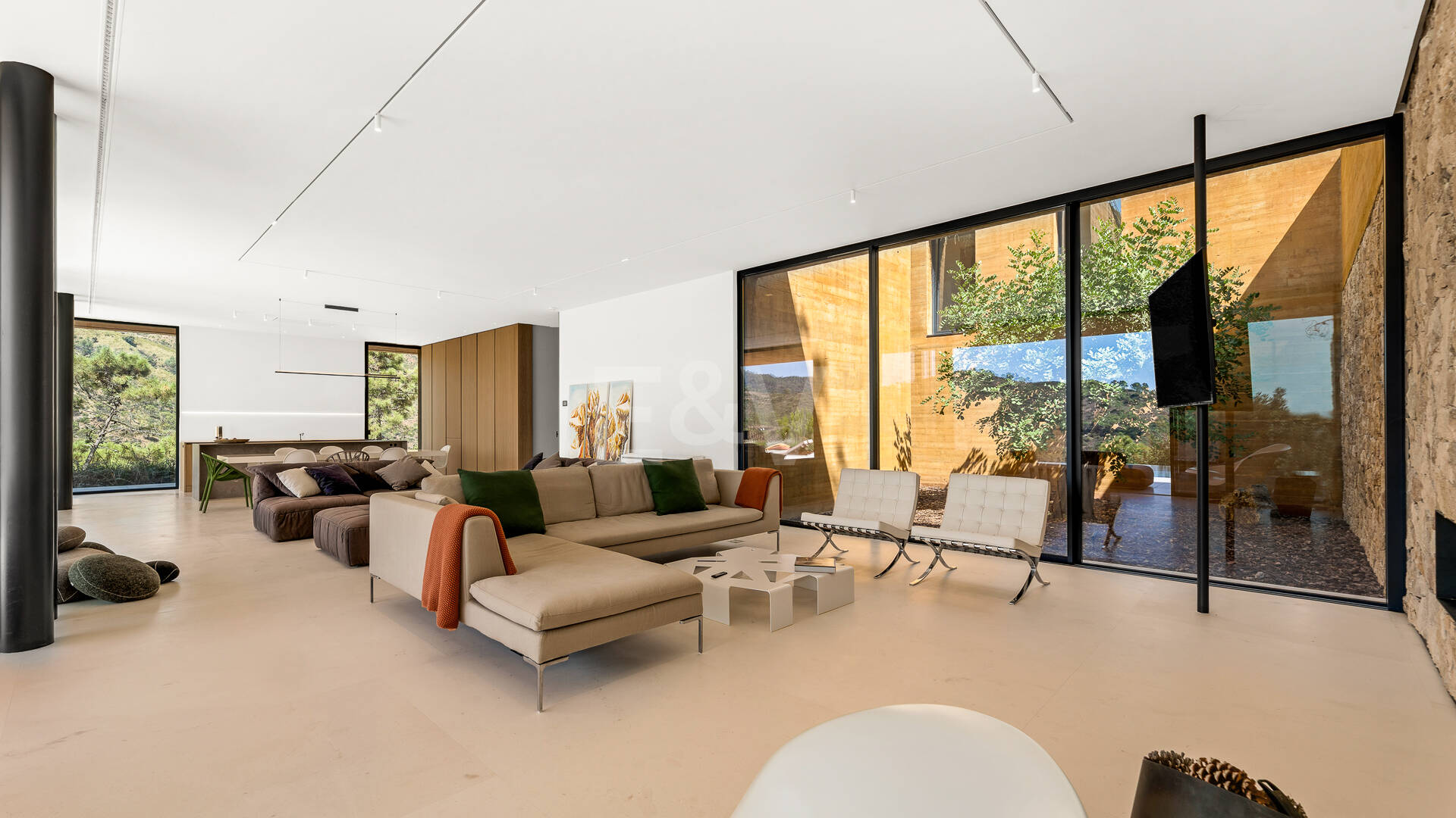 Architektonisches Meisterwerk mit modernster Technik voller Privatsphäre und Panoramablick