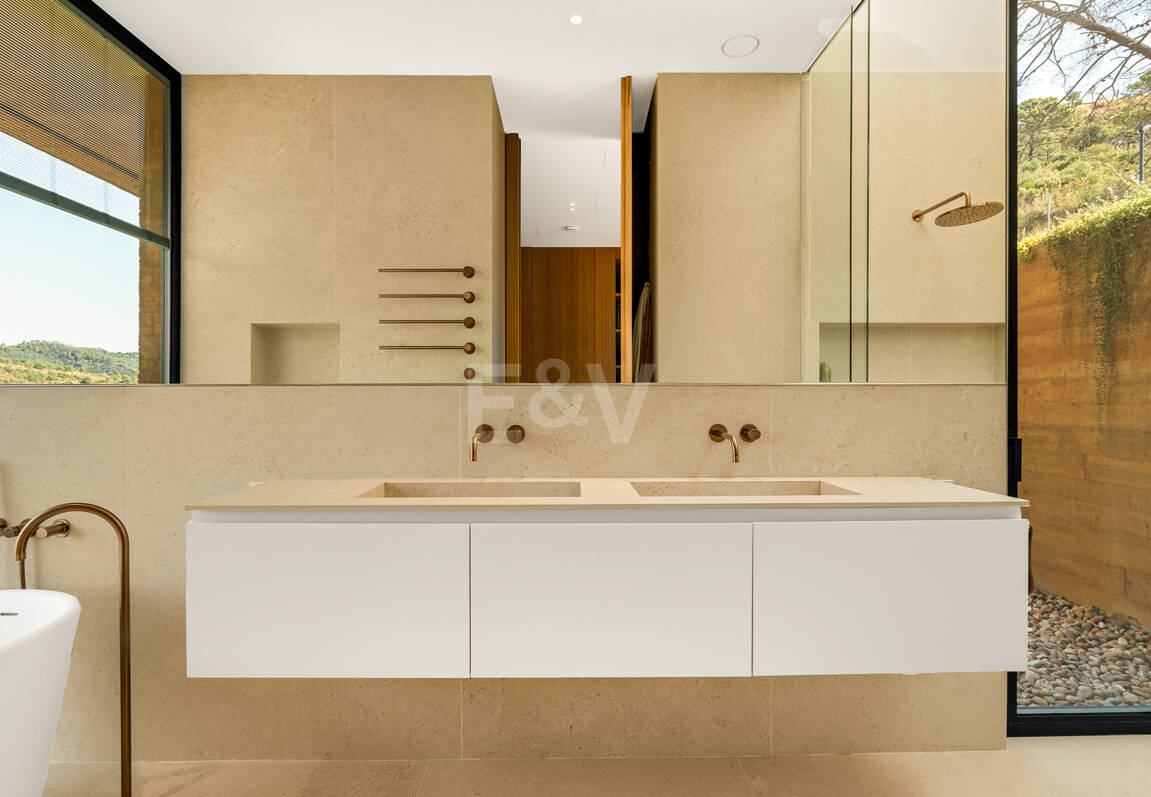 Architektonisches Meisterwerk mit modernster Technik voller Privatsphäre und Panoramablick