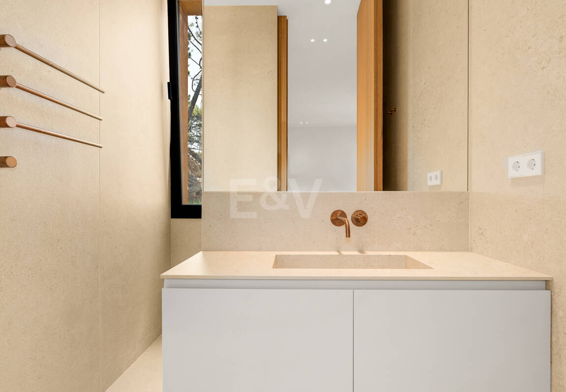 Architektonisches Meisterwerk mit modernster Technik voller Privatsphäre und Panoramablick