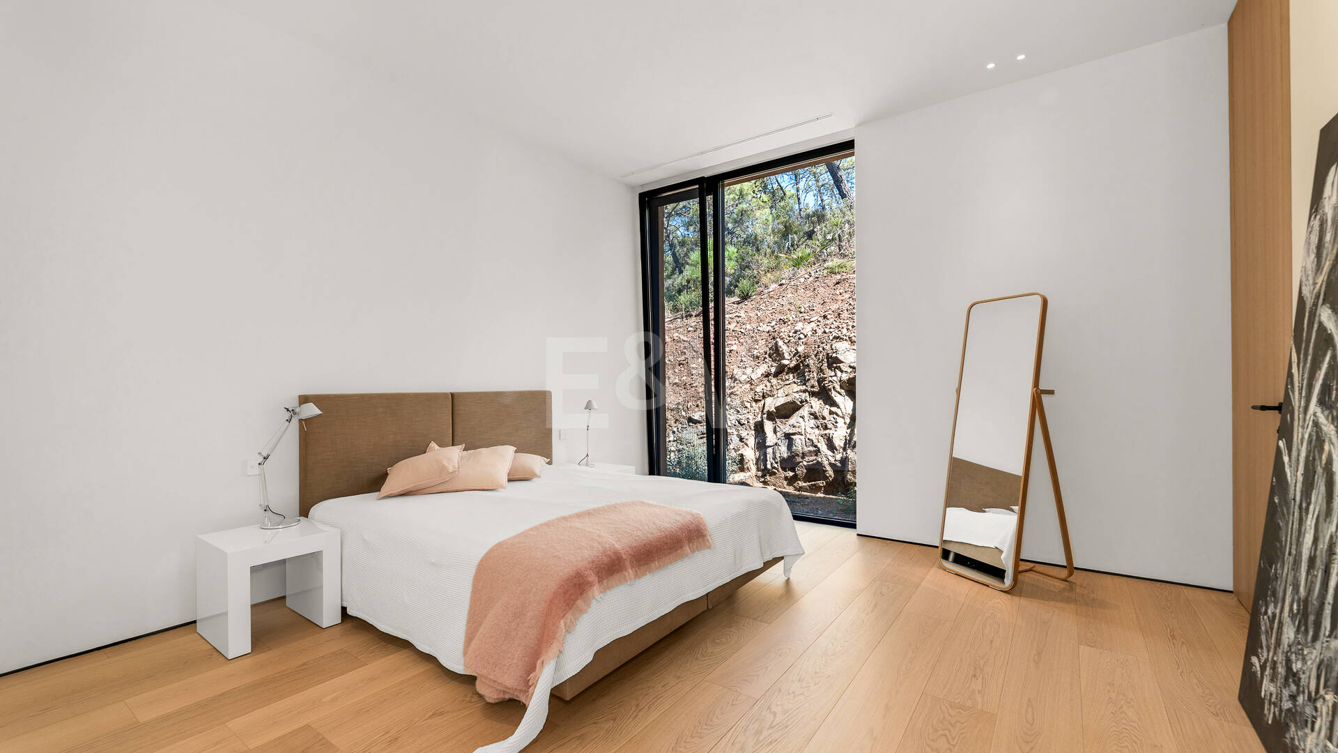 Architektonisches Meisterwerk mit modernster Technik voller Privatsphäre und Panoramablick