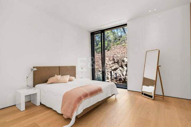 Architektonisches Meisterwerk mit modernster Technik voller Privatsphäre und Panoramablick