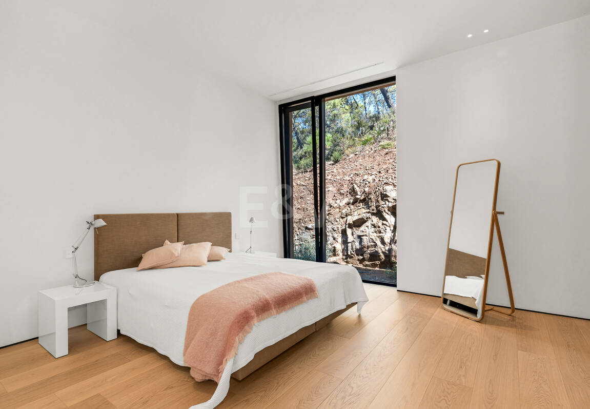 Architektonisches Meisterwerk mit modernster Technik voller Privatsphäre und Panoramablick