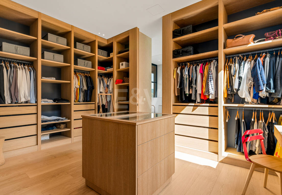 Architektonisches Meisterwerk mit modernster Technik voller Privatsphäre und Panoramablick