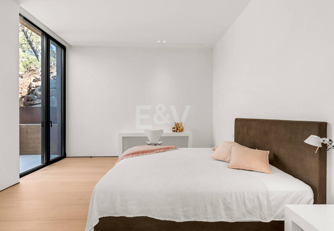 Architektonisches Meisterwerk mit modernster Technik voller Privatsphäre und Panoramablick