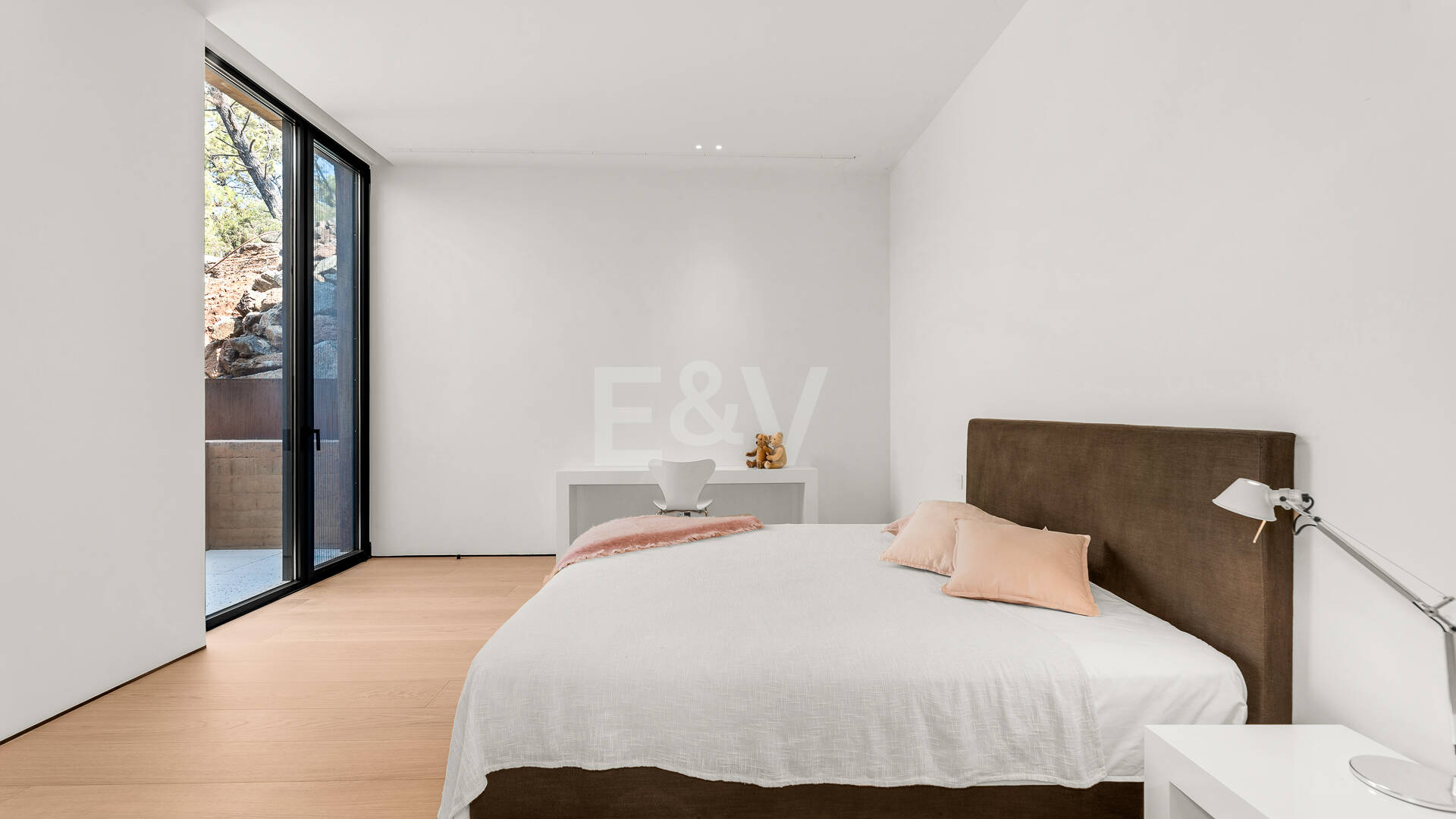 Arkitektur mästerverk med Cutting-Edge Technology, Total Integritet och Panoramautsikt