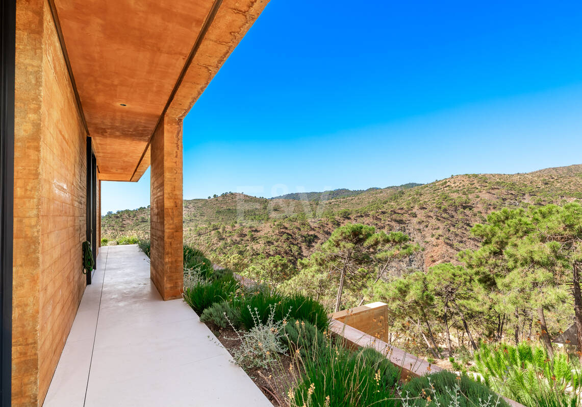 Joya arquitectónica con tecnología avanzada privacidad total y vistas panorámicas