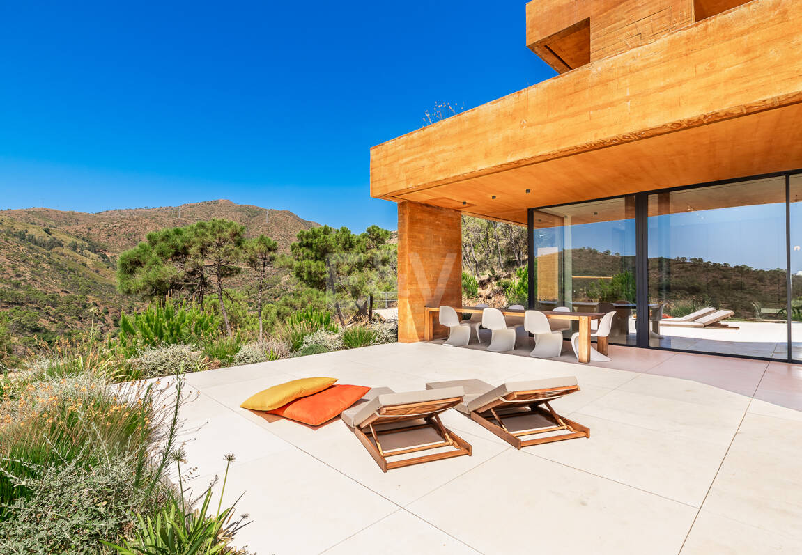 Architektonisches Meisterwerk mit modernster Technik voller Privatsphäre und Panoramablick