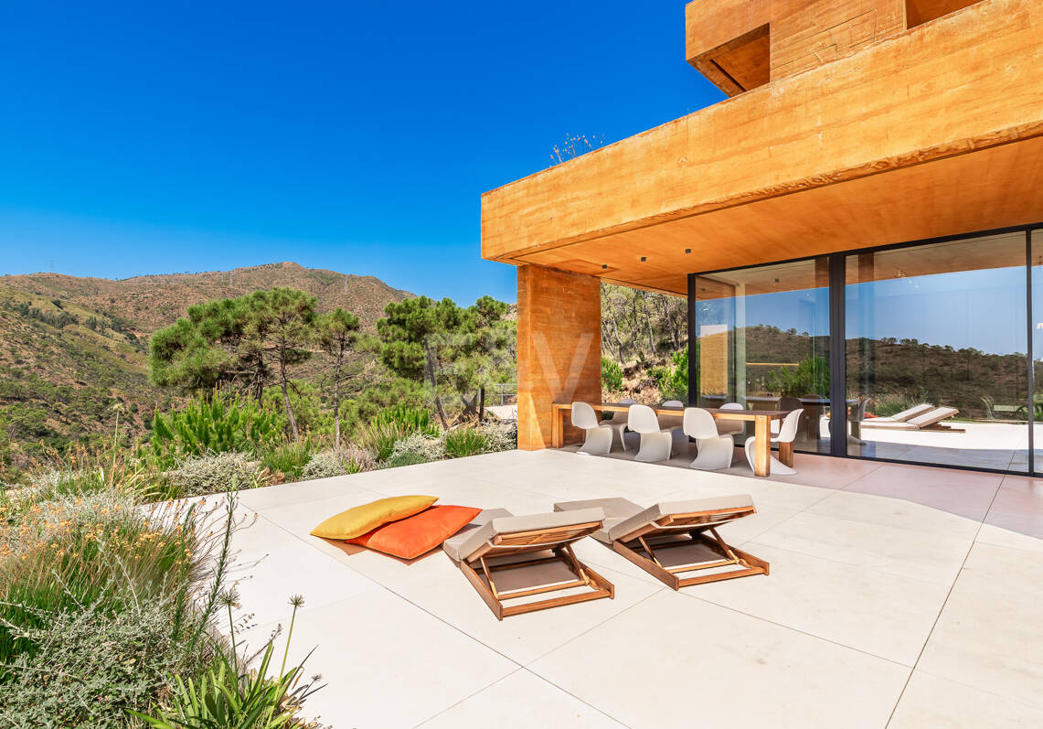 Joya arquitectónica con tecnología avanzada privacidad total y vistas panorámicas