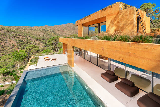 Architektonisches Meisterwerk mit modernster Technik voller Privatsphäre und Panoramablick