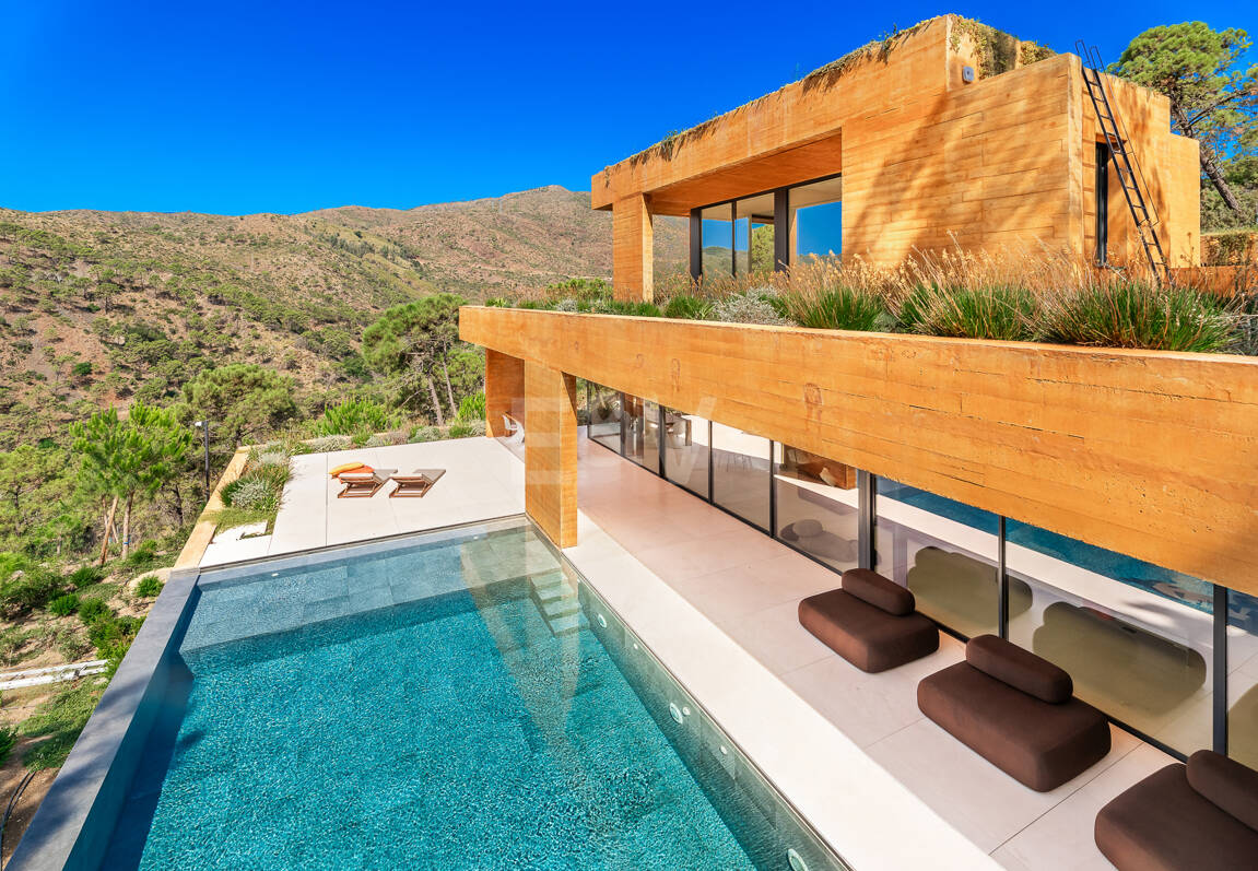 Architektonisches Meisterwerk mit modernster Technik voller Privatsphäre und Panoramablick