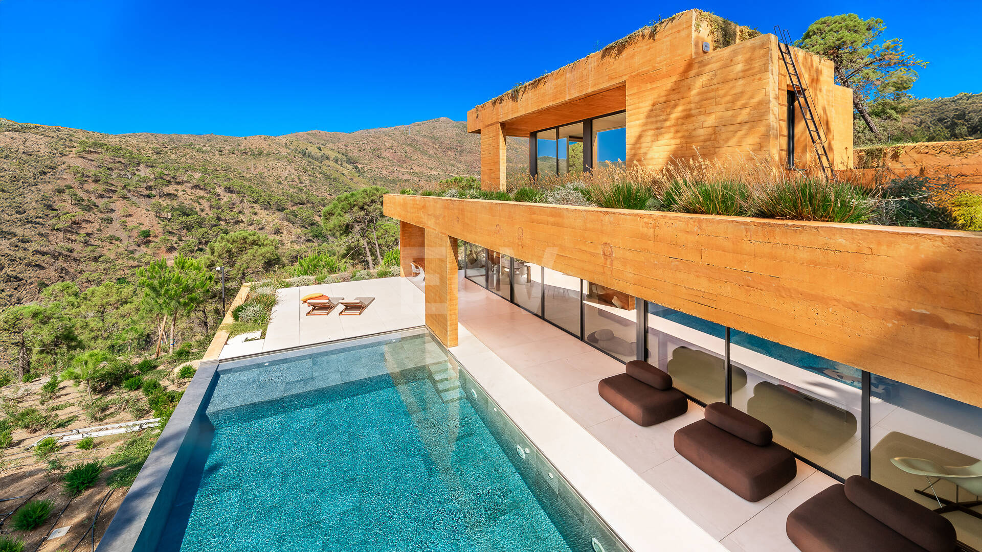 Architektonisches Meisterwerk mit modernster Technik voller Privatsphäre und Panoramablick