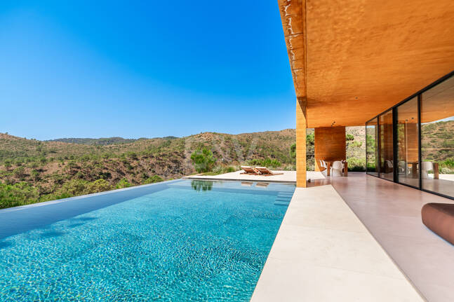 Architektonisches Meisterwerk mit modernster Technik voller Privatsphäre und Panoramablick