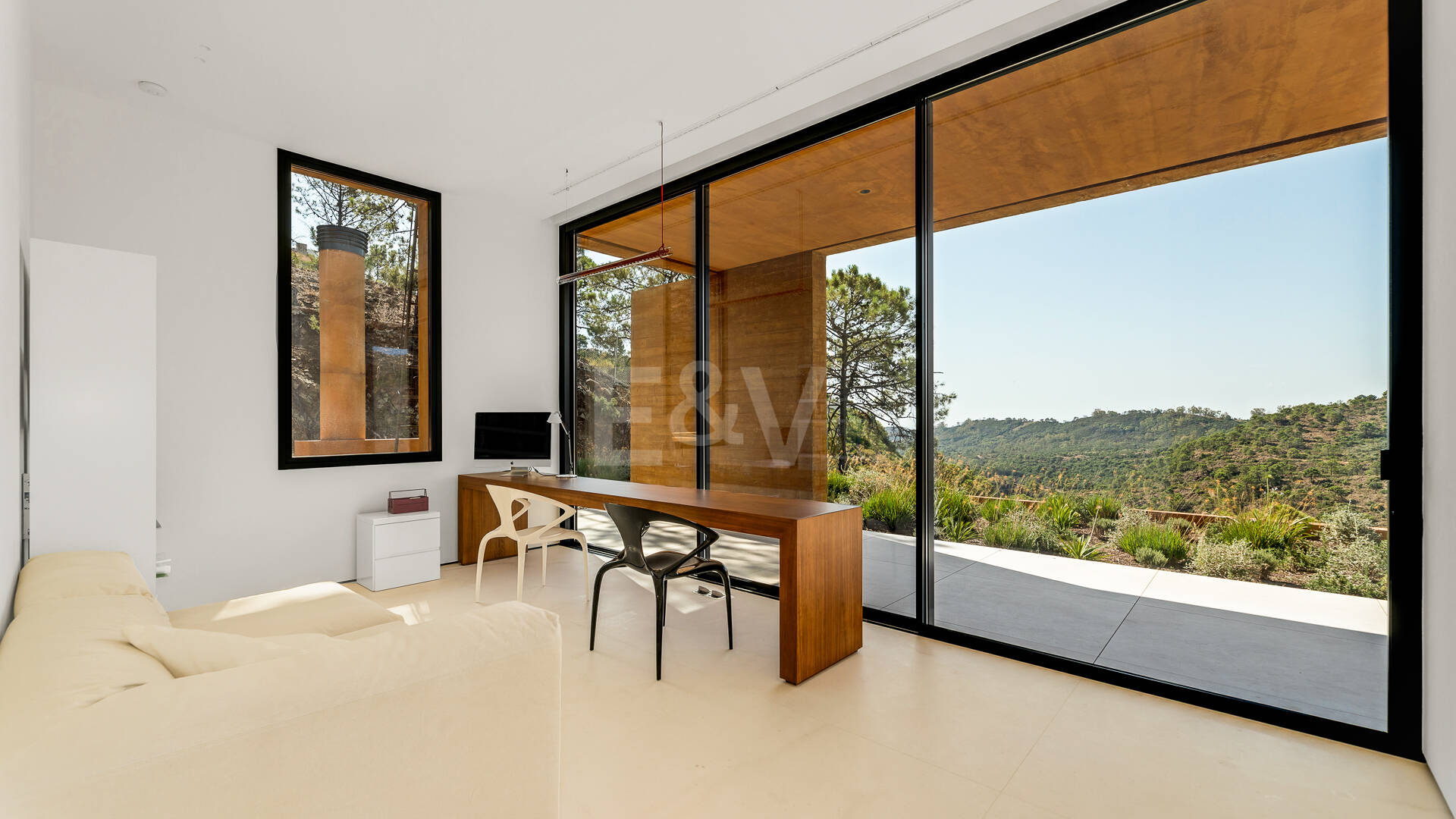 Architektonisches Meisterwerk mit modernster Technik voller Privatsphäre und Panoramablick